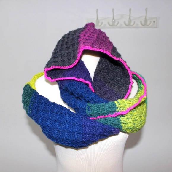 🌈NEW Hooded Crochet Cowl Scarf Wrap Colorful HANDCRAFTED - Picture 2 of 15